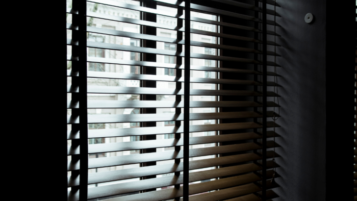 Unleash the Power of Light Control: Discover the Beauty and Convenience of Wooden Venetian Blinds with Blackout. 