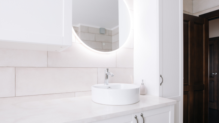 Transform Your Bathroom into a Luxurious Haven - Discover the Beauty and Functionality of a Back-lit Bathroom Mirror. 